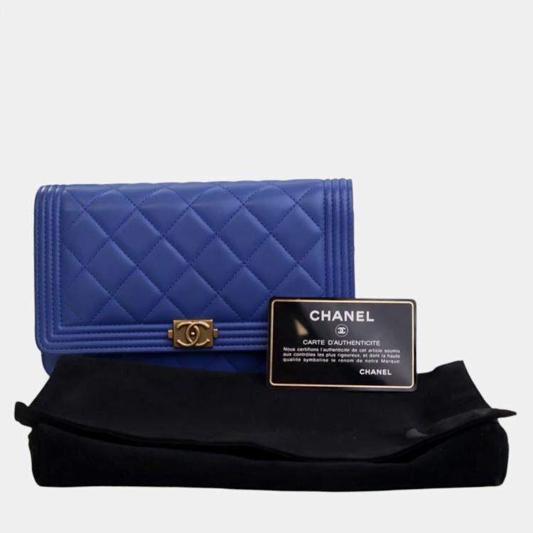 Pre Owned Chanel Blue Quilted Lambskin Boy Wallet On Chain