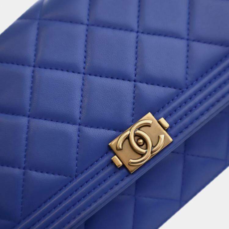 Pre Owned Chanel Blue Quilted Lambskin Boy Wallet On Chain