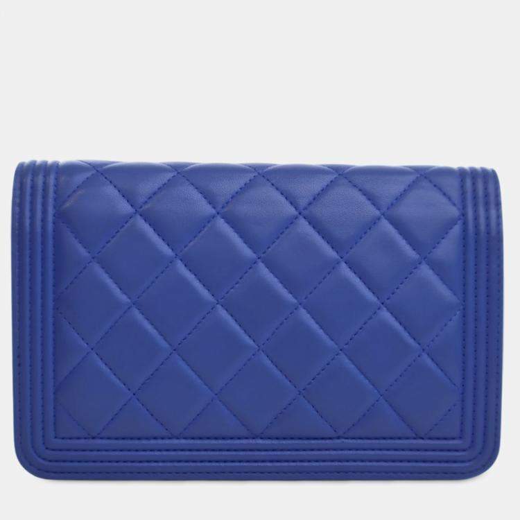 Pre Owned Chanel Blue Quilted Lambskin Boy Wallet On Chain