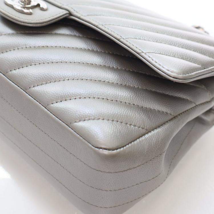 Pre Owned Chanel Medium Caviar Chevron Classic Double Flap Bag