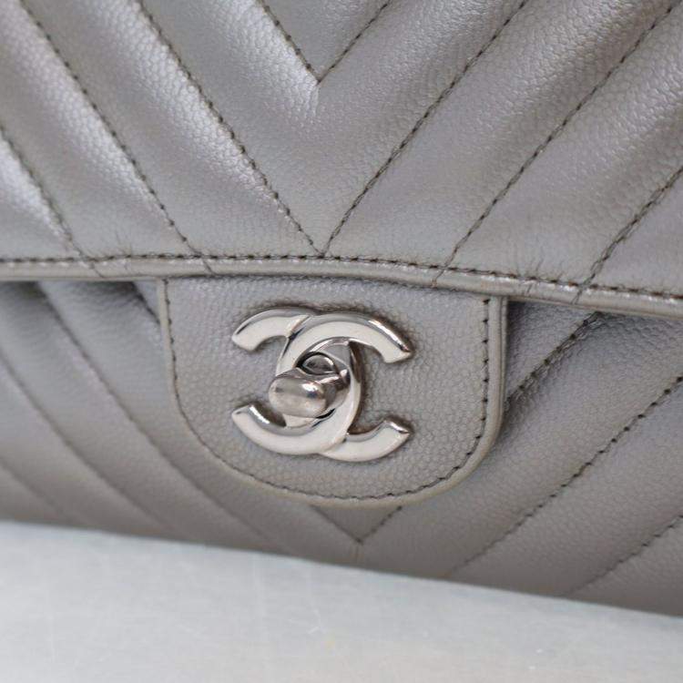 Pre Owned Chanel Medium Caviar Chevron Classic Double Flap Bag
