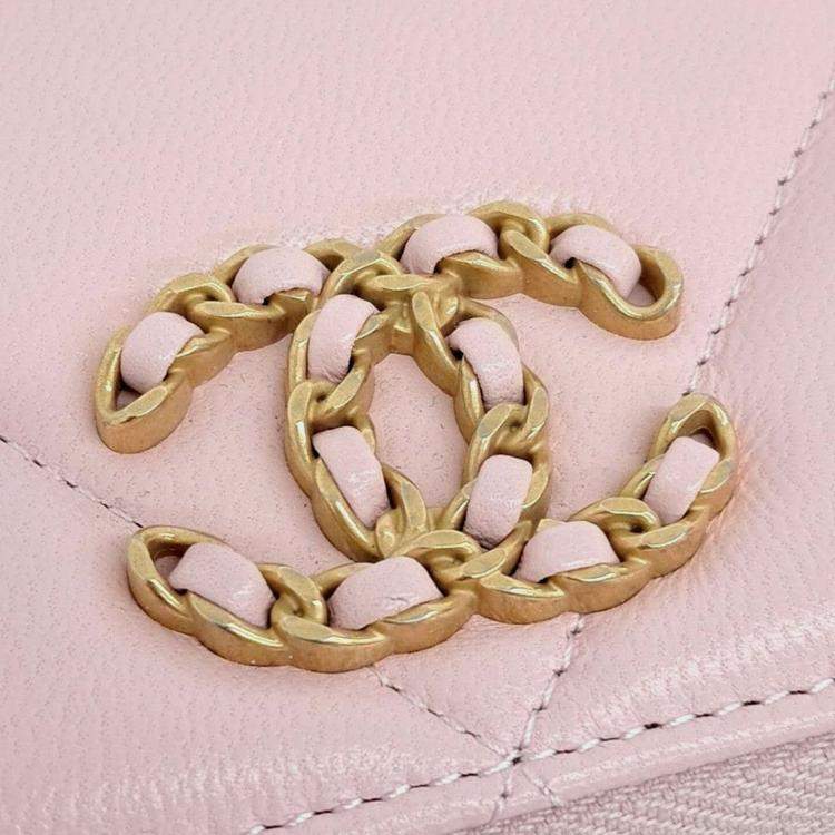 Pre Owned Chanel Pink Leather 19 card wallet
