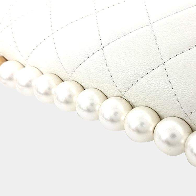Pre Owned Chanel White Leather Pearl Chain Crossbody Bag