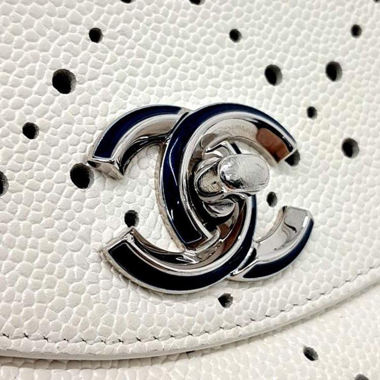 Pre Owned Chanel Cream Leather Caviar Punching Crossbody Bag