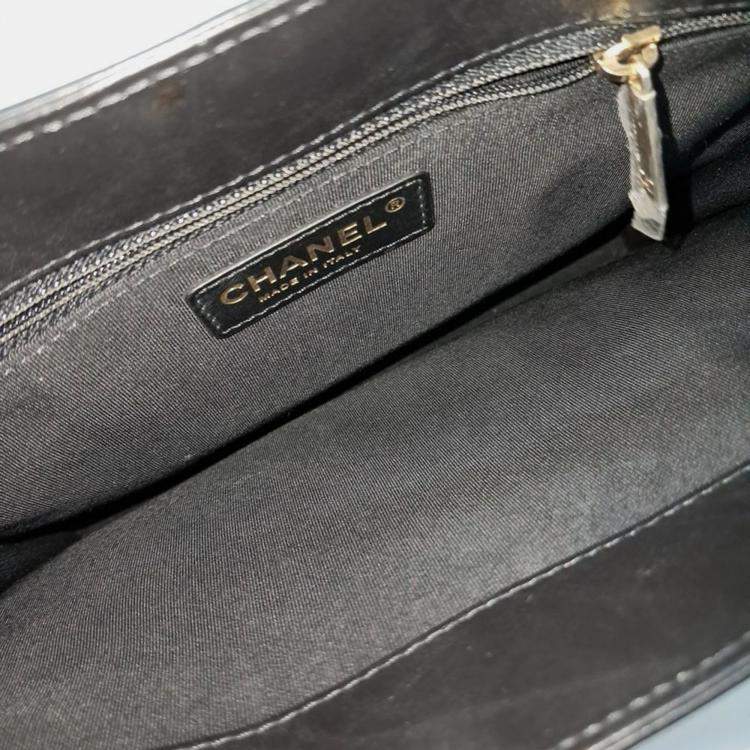 مملوكة مسبقًا Chanel Black Leather Small Shopping Bag with Charm