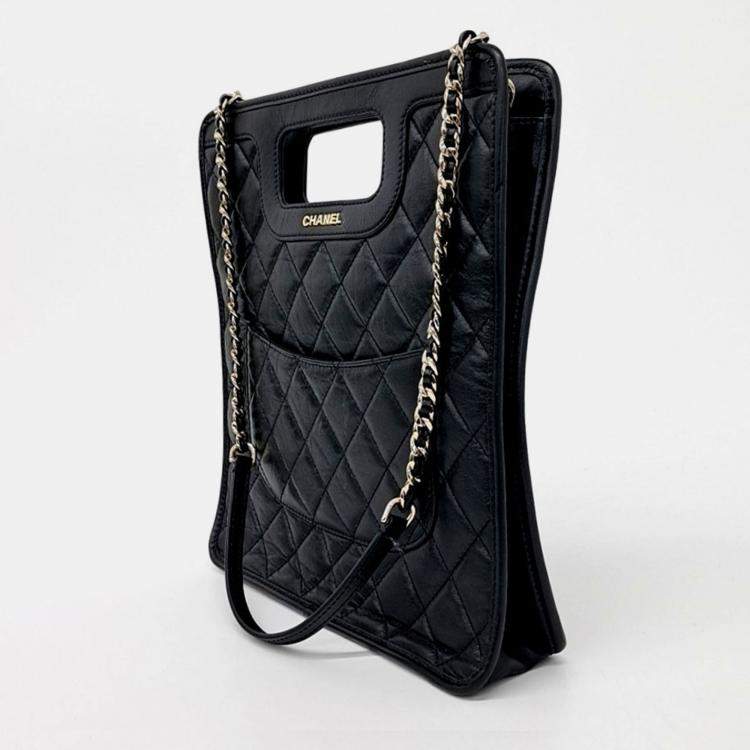مملوكة مسبقًا Chanel Black Leather Small Shopping Bag with Charm