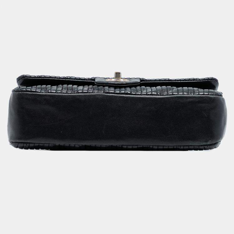 مملوكة مسبقًا Chanel Black Medium Classic Chevron Calfskin Pleated Double Flap