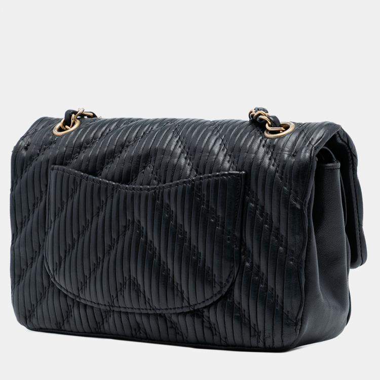 مملوكة مسبقًا Chanel Black Medium Classic Chevron Calfskin Pleated Double Flap