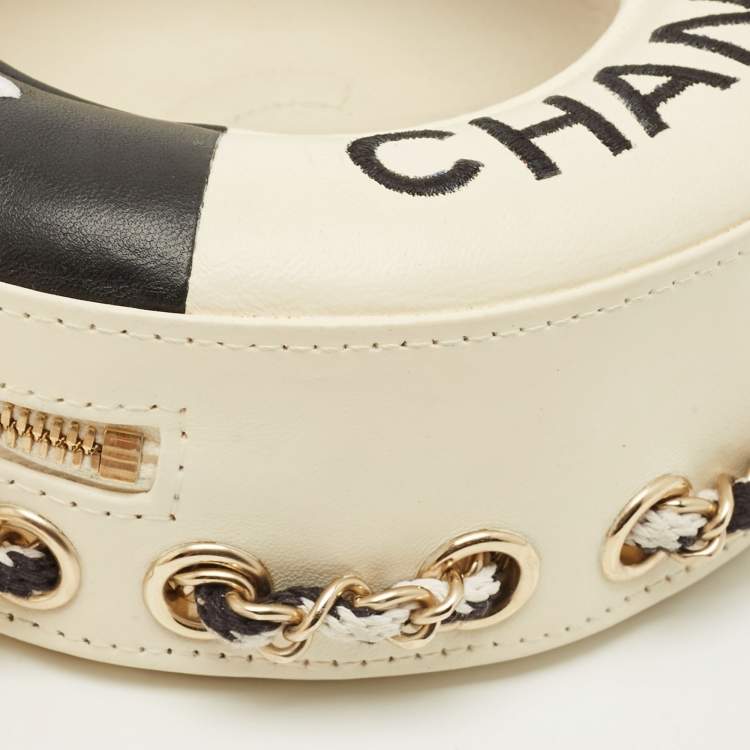 Pre Owned Chanel La Pausa Lifesaver White/Black Leather Round Bag