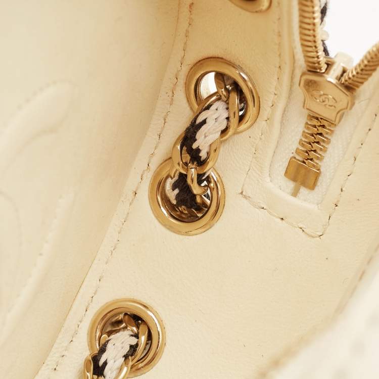 Pre Owned Chanel La Pausa Lifesaver White/Black Leather Round Bag