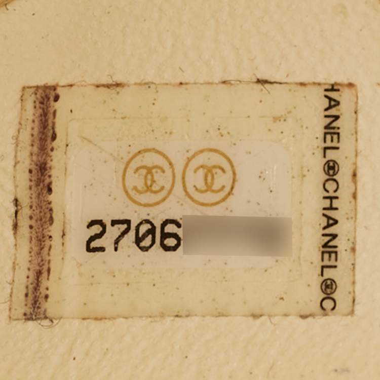 Pre Owned Chanel La Pausa Lifesaver White/Black Leather Round Bag