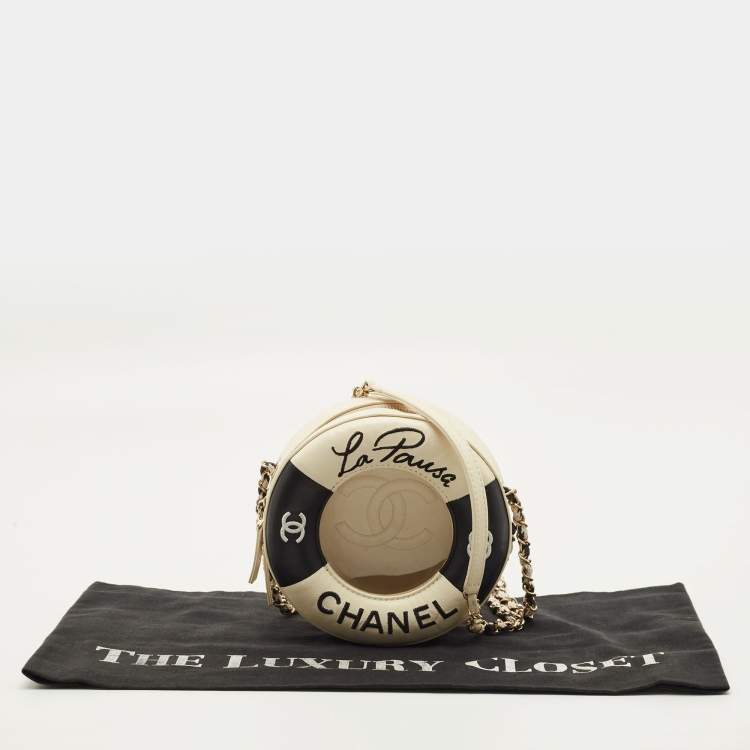 Pre Owned Chanel La Pausa Lifesaver White/Black Leather Round Bag
