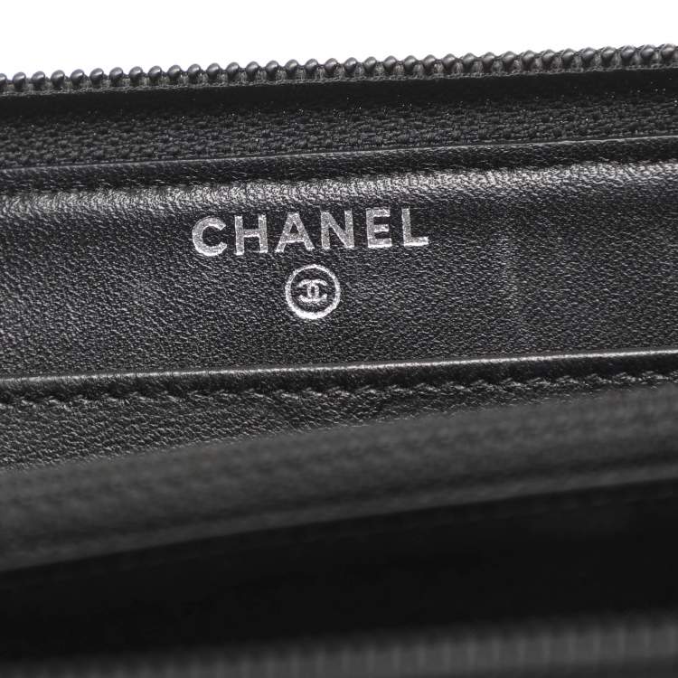 Pre Owned Chanel CC Black Quilted Coated Tweed Zip Around Wallet