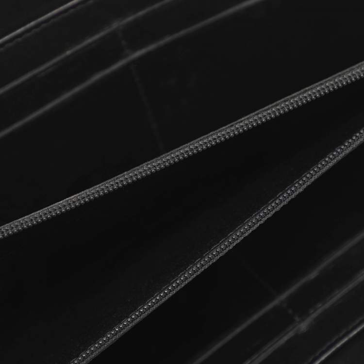 Pre Owned Chanel CC Black Quilted Coated Tweed Zip Around Wallet