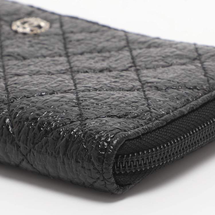 Pre Owned Chanel CC Black Quilted Coated Tweed Zip Around Wallet