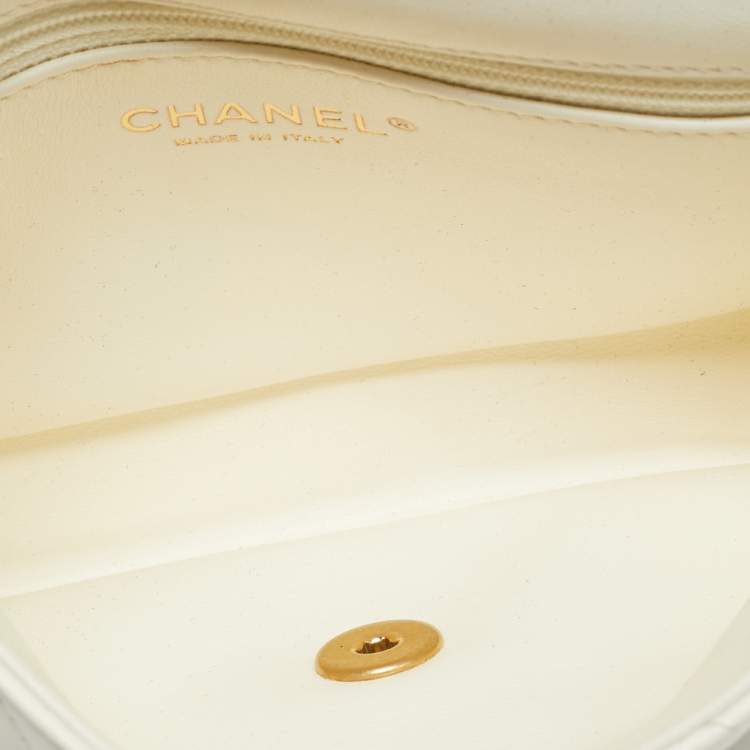 Pre Owned Chanel Heart Charm Classic Single New Mini White Quilted Leather Flap Bag