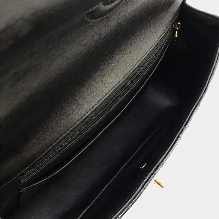 مملوكة مسبقًا Chanel Matelasse Handbag Black Patent Leather