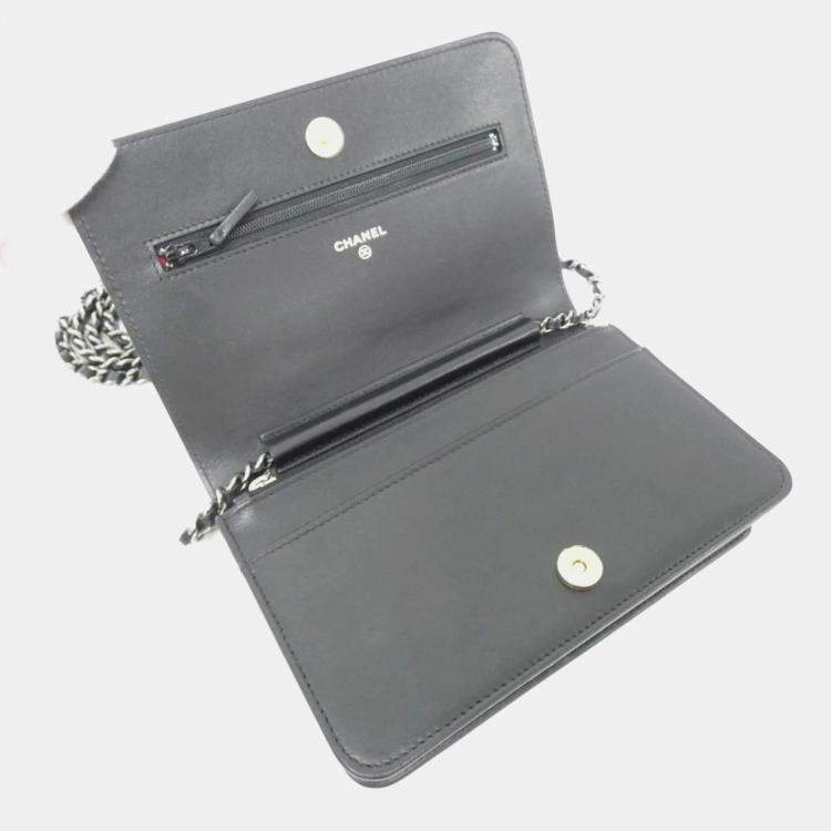 Pre Owned Chanel Gabriel Line Chain Wallet