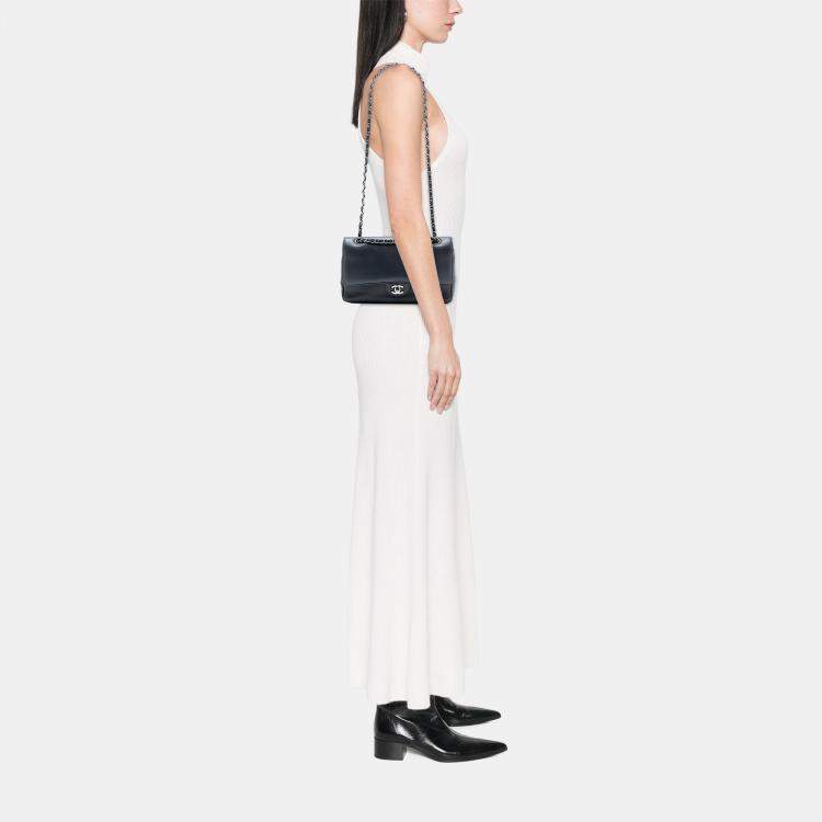 مملوكة مسبقًا Chanel Black Medium Smooth Calfskin Pure Double Flap