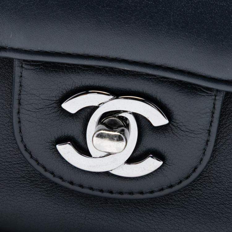 مملوكة مسبقًا Chanel Black Medium Smooth Calfskin Pure Double Flap