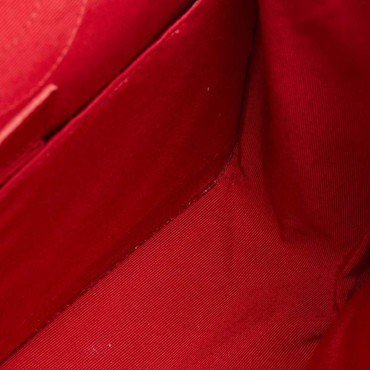 Pre Owned حقيبة شانيل 2.55 ريإصدار كلاسيك 226 أحمر ساتان مبطن قلاب