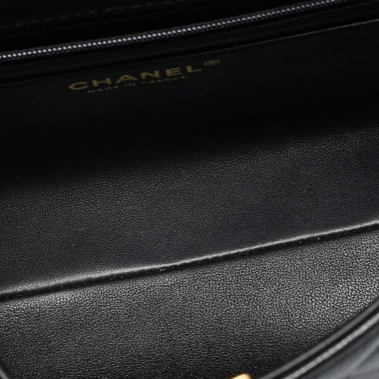 Pre Owned Chanel Retro Twist Black Quilted Caviar Leather Top Handle Bag