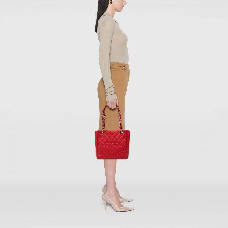 مملوكة مسبقًا Chanel Red Caviar Petite Shopping Tote
