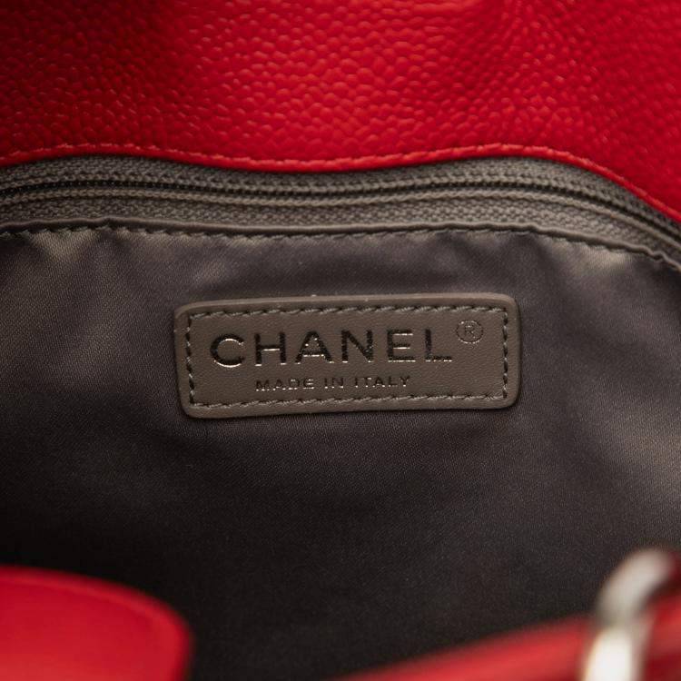 مملوكة مسبقًا Chanel Red Caviar Petite Shopping Tote