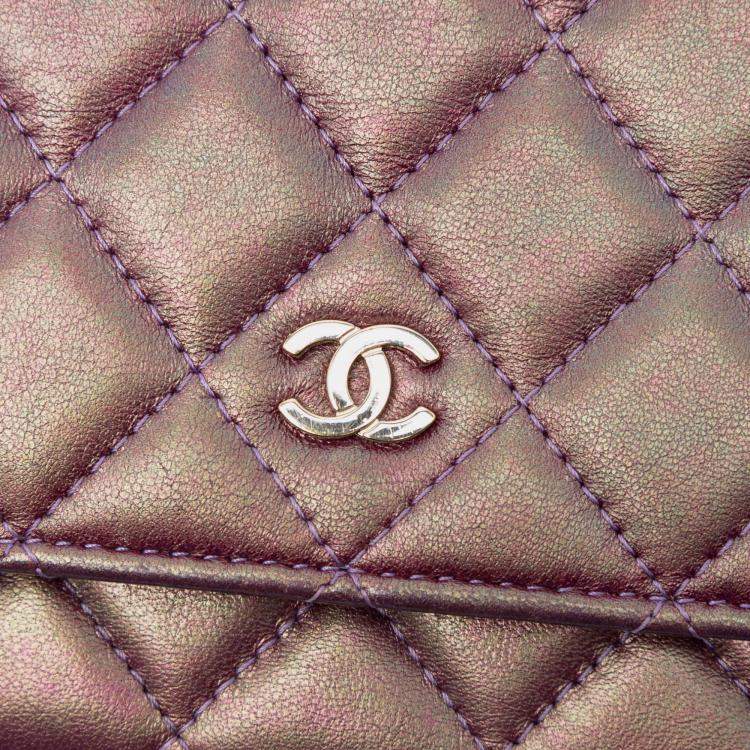مملوكة مسبقًا Chanel Purple CC Quilted Iridescent Lambskin Wallet on Chain