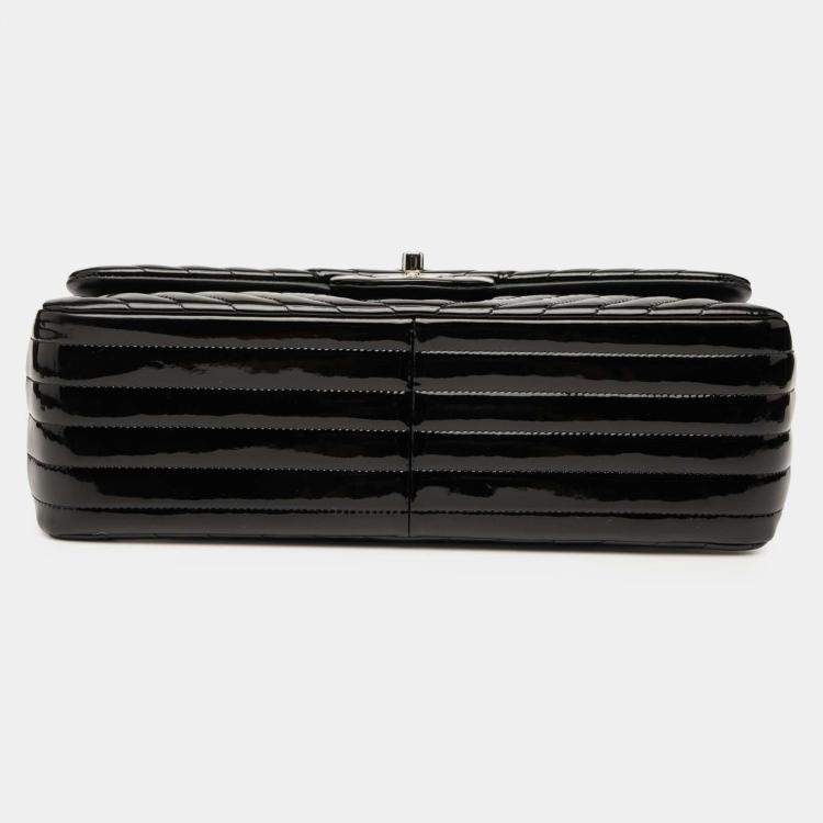 مملوكة مسبقًا Chanel Black Jumbo Classic Chevron Patent Double Flap