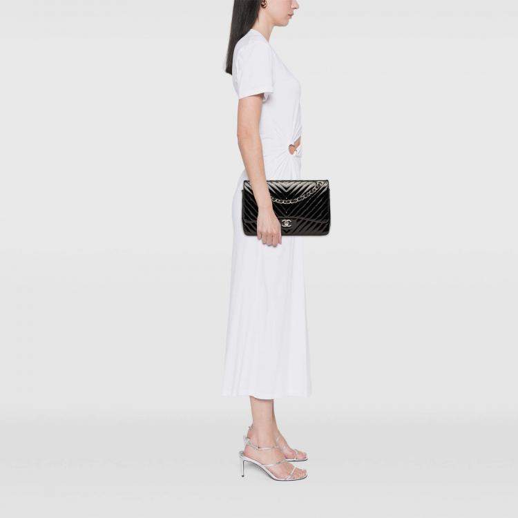 مملوكة مسبقًا Chanel Black Jumbo Classic Chevron Patent Double Flap