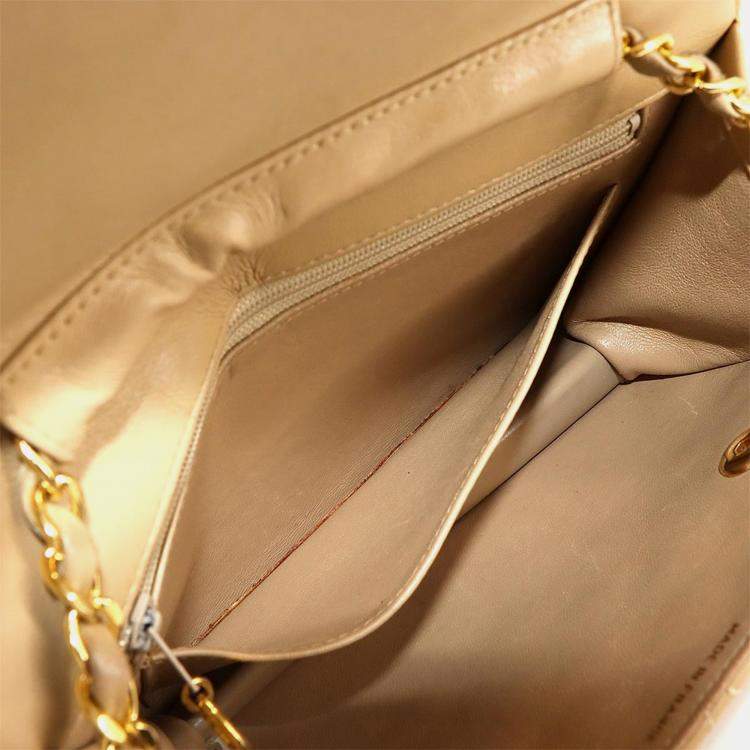 مملوكة مسبقًا Chanel Double CC Turn Lock Cambon Charm Small Beige Quilted Lambskin Shoulder Bag