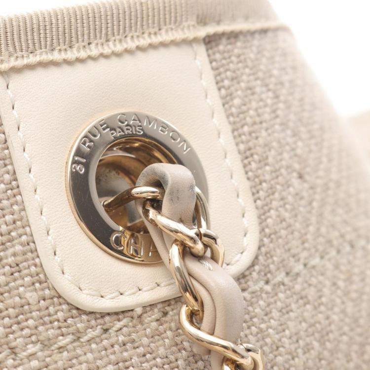 مملوكة مسبقًا Chanel Deauville Beige White Canvas Leather Tote Bag