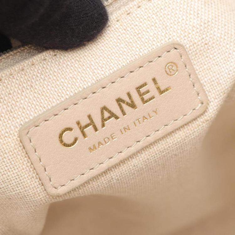 مملوكة مسبقًا Chanel Deauville Beige White Canvas Leather Tote Bag