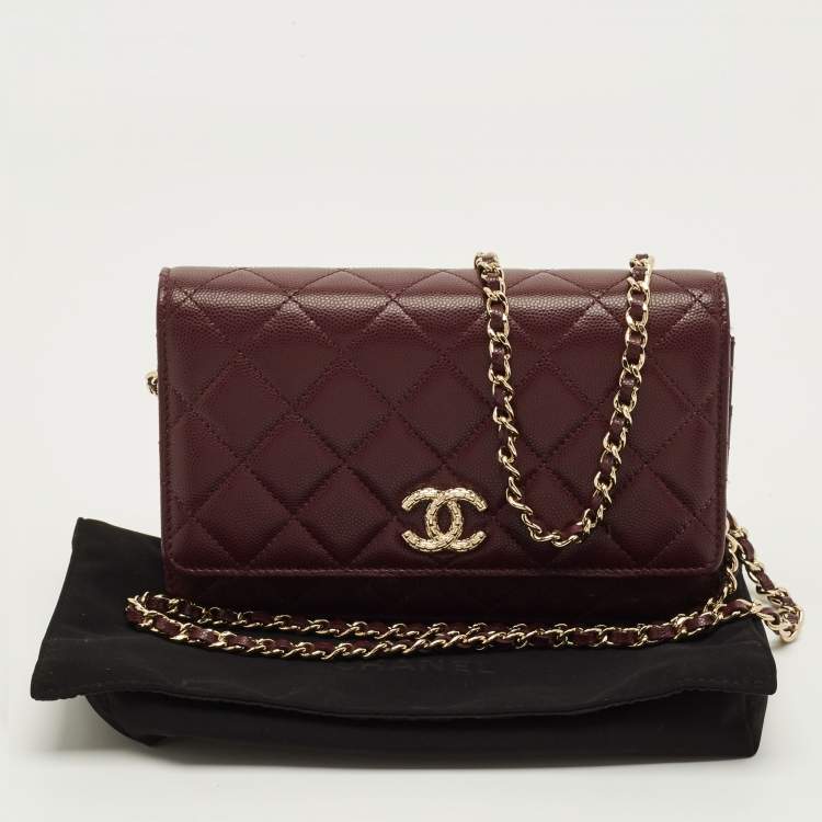 مملوكة مسبقًا Chanel CC Burgundy Quilted Caviar Leather Wallet On Chain