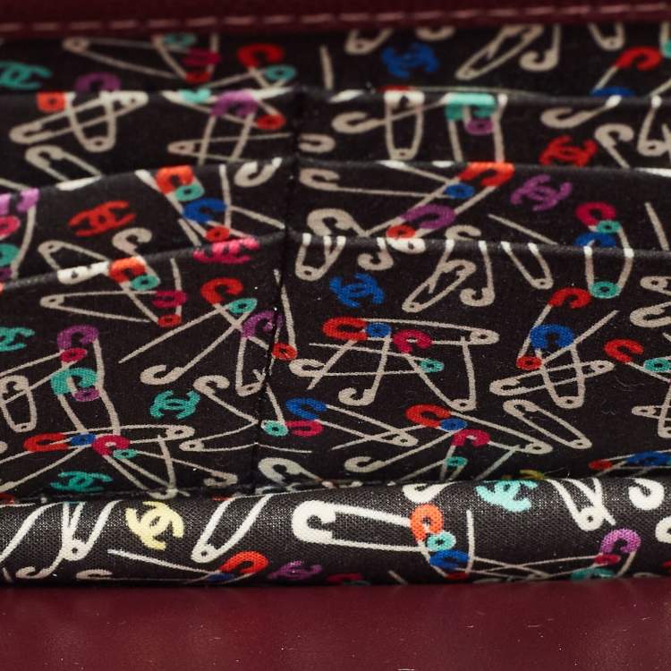 مملوكة مسبقًا Chanel CC Burgundy Quilted Caviar Leather Wallet On Chain