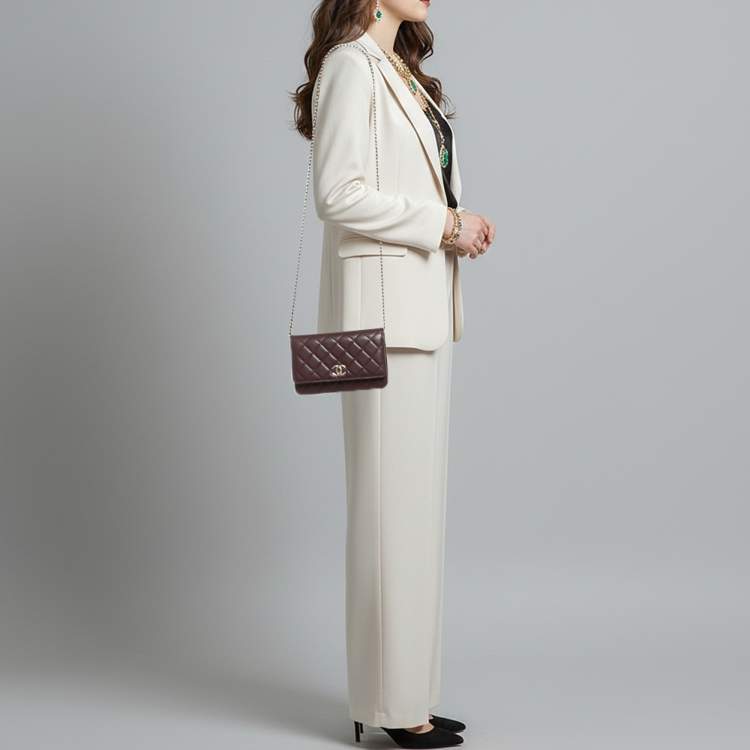 مملوكة مسبقًا Chanel CC Burgundy Quilted Caviar Leather Wallet On Chain