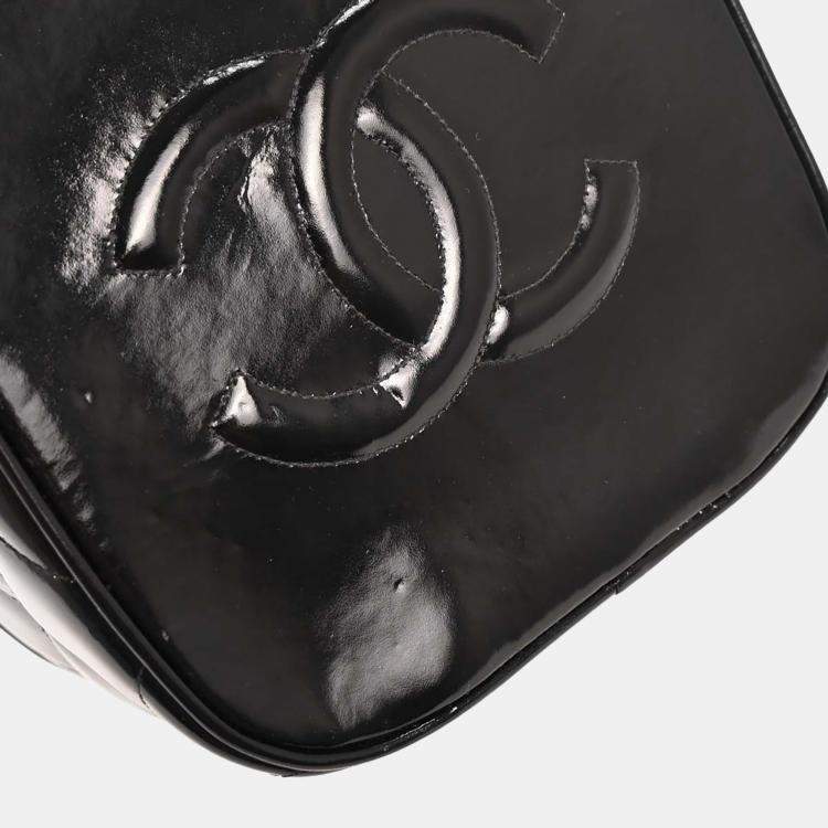 مملوكة مسبقًا Chanel Black Patent Leather Vanity Handbag