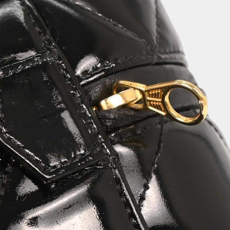 مملوكة مسبقًا Chanel Black Patent Leather Vanity Handbag