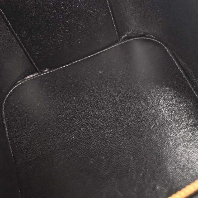 مملوكة مسبقًا Chanel Black Patent Leather Vanity Handbag