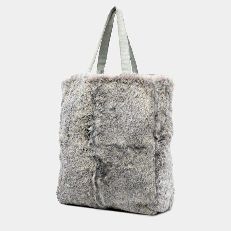 مملوكة مسبقًا Chanel Grey CC Lapin Fur Tote