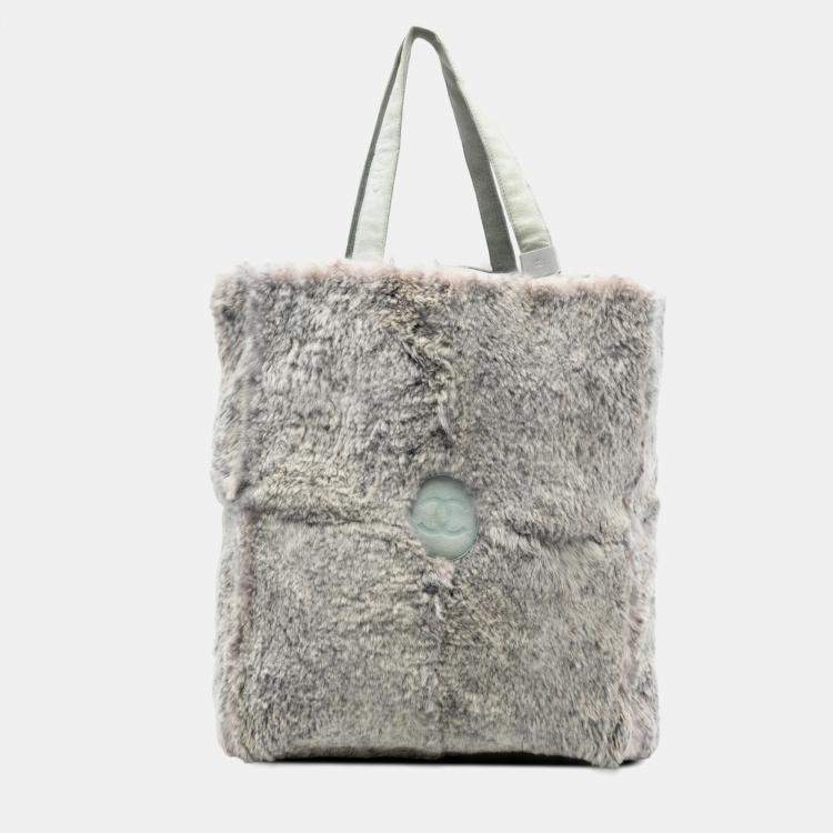 مملوكة مسبقًا Chanel Grey CC Lapin Fur Tote