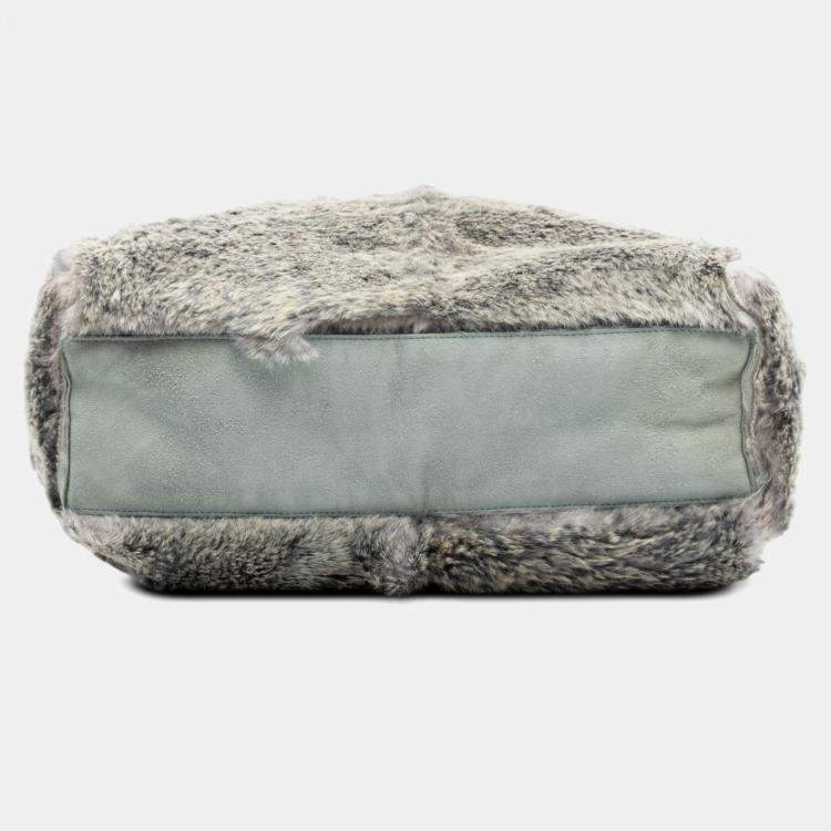 مملوكة مسبقًا Chanel Grey CC Lapin Fur Tote