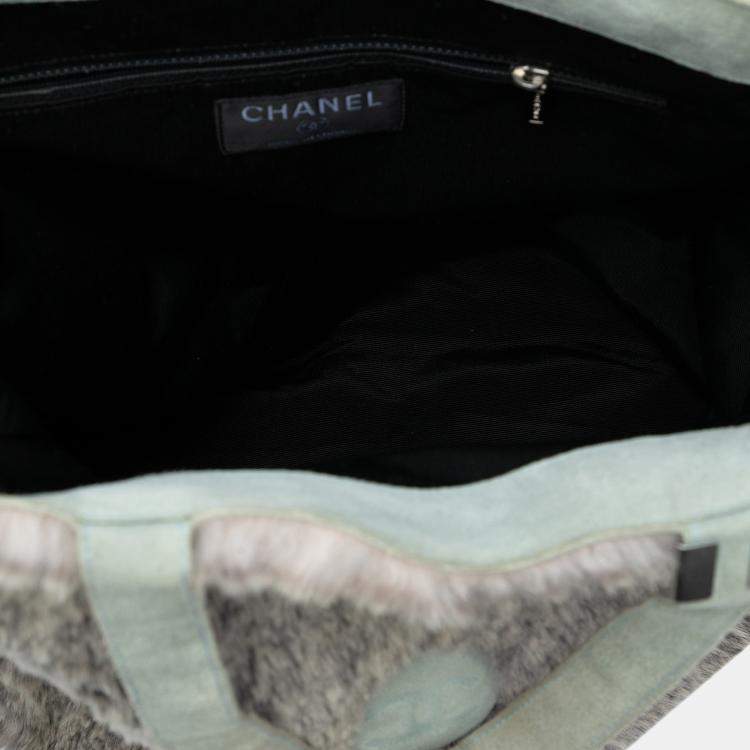 مملوكة مسبقًا Chanel Grey CC Lapin Fur Tote