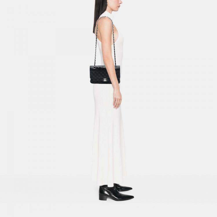 Pre Owned Chanel Black Medium Classic Caviar Double Flap