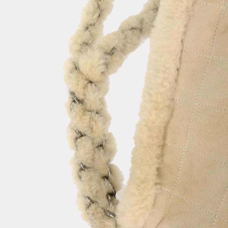 مملوكة مسبقًا Chanel Beige Mouton Shearling Tote Bag