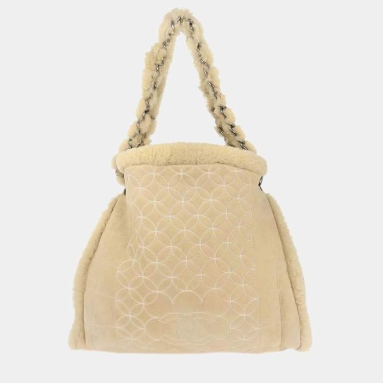 مملوكة مسبقًا Chanel Beige Mouton Shearling Tote Bag