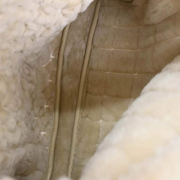 مملوكة مسبقًا Chanel Beige Mouton Shearling Tote Bag