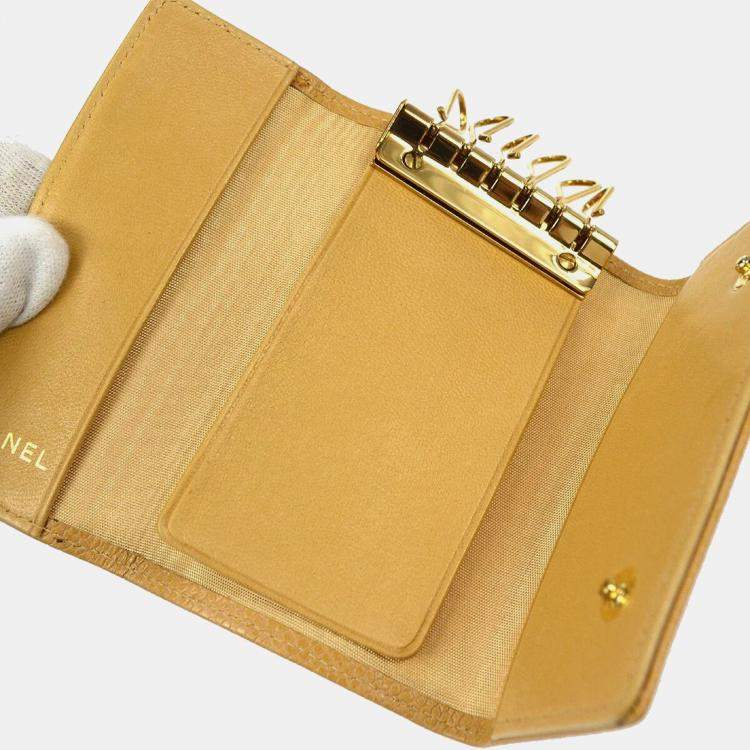 مملوكة مسبقًا Chanel Small Beige Calfskin Leather Key Case
