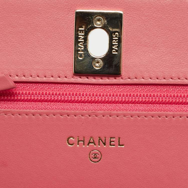 Pre Owned Chanel Trendy CC Pink Quilted Leather Wallet On Chain